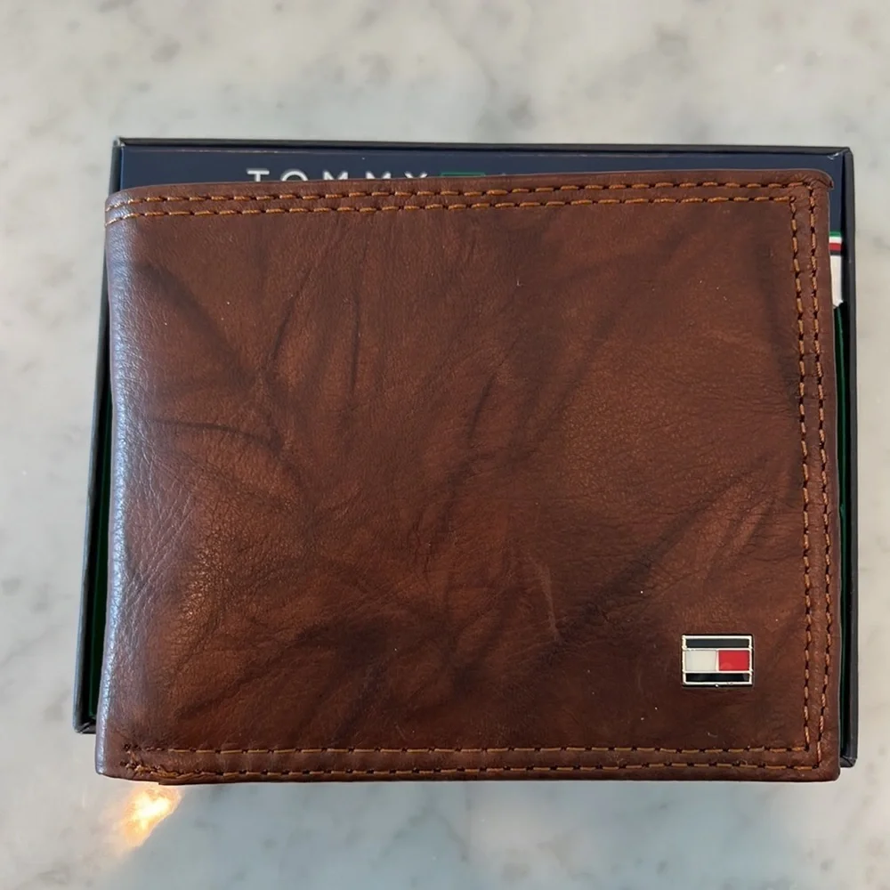 Tommy Hilfiger Trifold Wallet